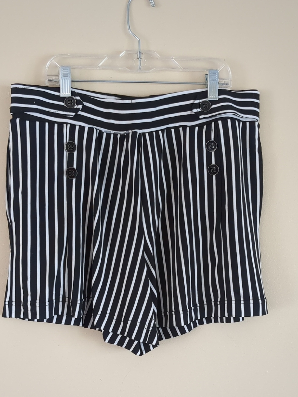 XL Robert Louis Black And White Striped Pull-on Stretch Shorts